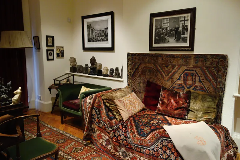 A consulting room with the analytic couch at the Freud Museum